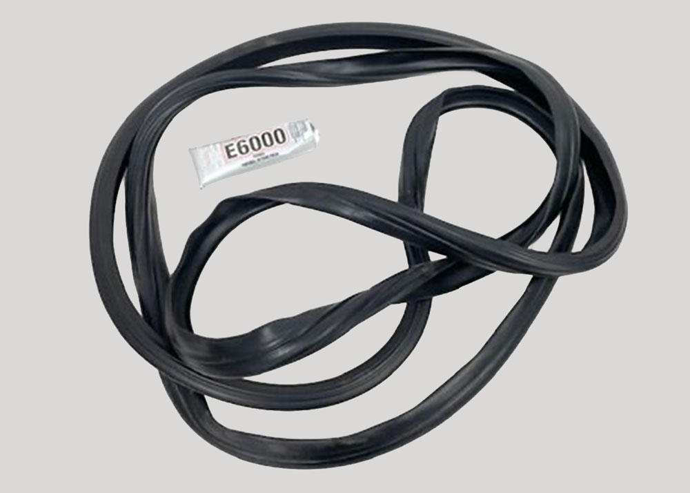 Sort gummipakning og limtube E6000