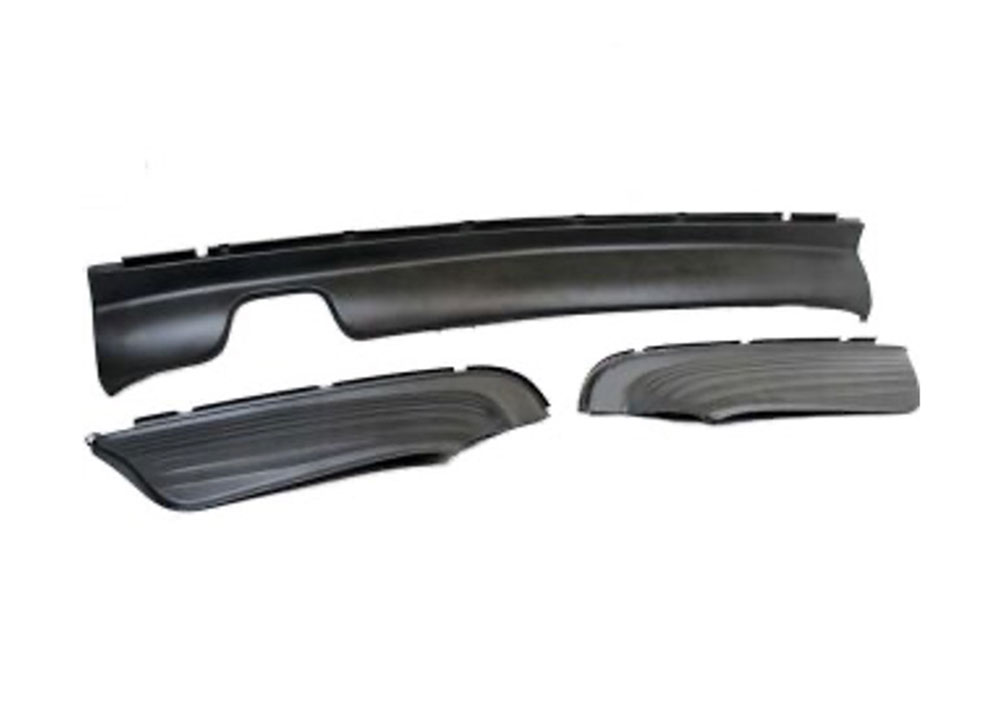 Svart støtfanger til bil i tre deler.